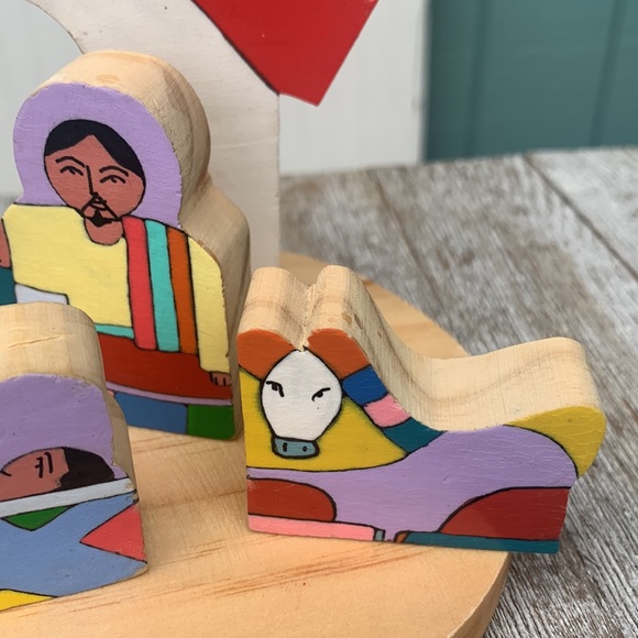 Wood nativity scene 8 piece - Picture 4 of 16